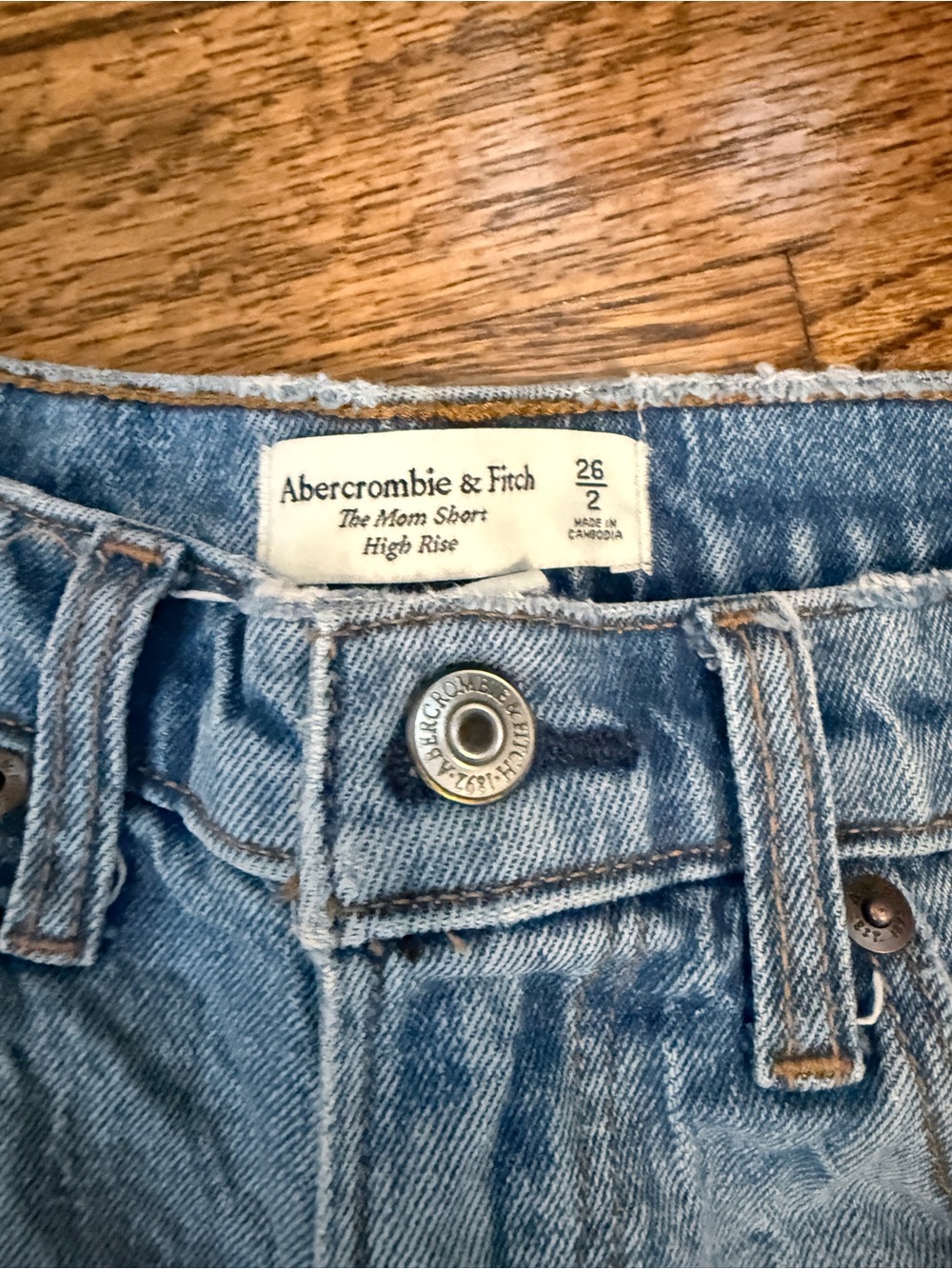 Abercrombie & Fitch High Rise Mom short - Picture 2 of 3
